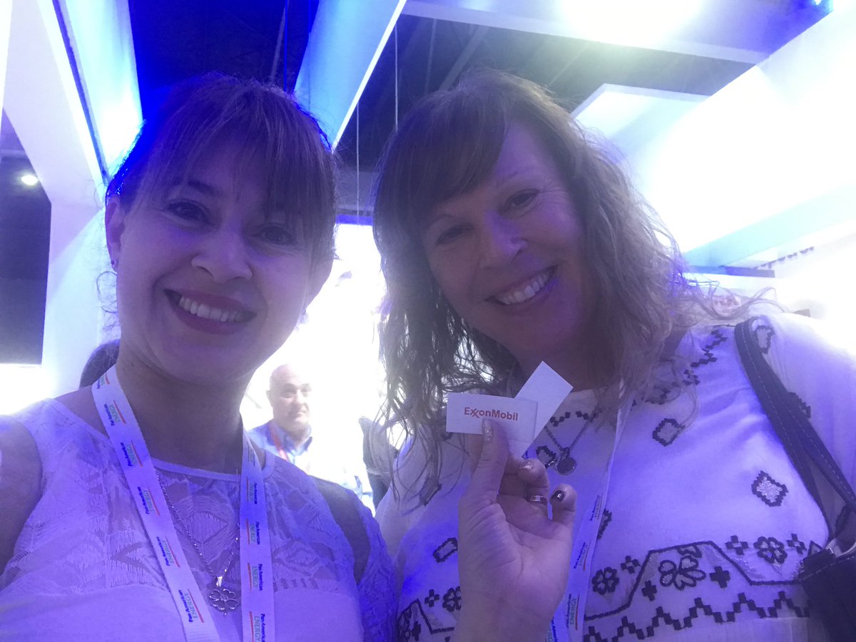 cyn_parodi's tweet photo. Estamos en #ExxonMobilAOG 👍🏻💪🏻 https://t.co/lUU3fbdGjB