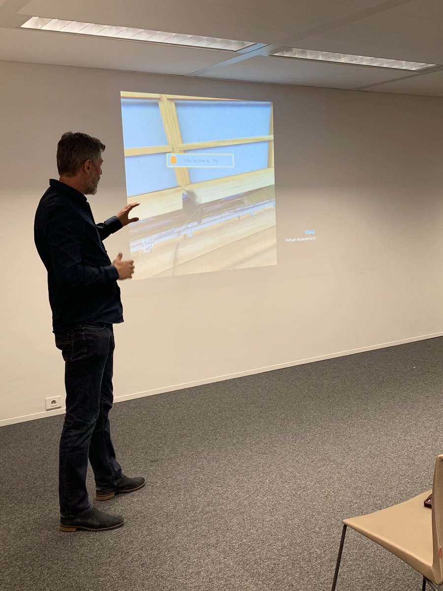 Afsluiter van onze #techdive is <a href="/Bart_Van_Hecke/">Bart Van Hecke</a> van <a href="/EnrichedReality/">Enriched</a> met een uitleg en #demo van #abilitee, de #VirtualReality #trainer die het team bouwt. Straks iedereen die #vr #goggles op 😁 #WeAreRMDY #techtalks #learning #teamevent