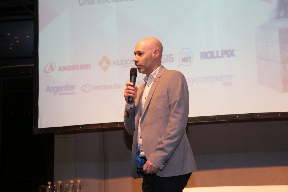 “¿Cómo es el comportamiento del consumidor online? Cada vez se busca más desde los dispositivos móviles y al comprar se utilizan las apps. Una vez que compraron, si la experiencia fue buena lo más probable es que vuelva.” Renato Rosello - Director Comisión Región Atlántica CACE