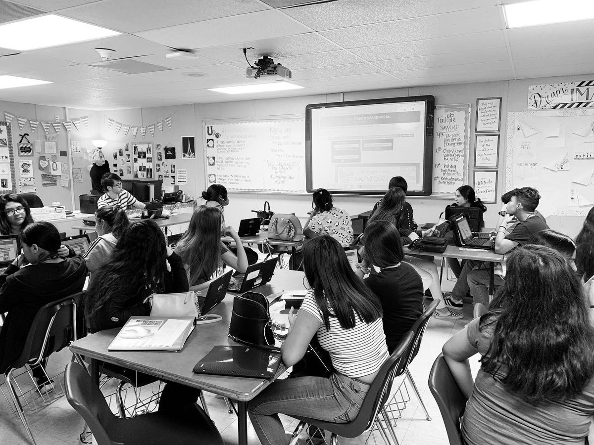 mavlibrary's tweet photo. Mrs. Wadyko doing a class visit today...very receptive group! 
#mavlibrary #mavsREAD #pisdREADS #pisdreadsquared #classvisit #librarianonduty #librarianontheloose #schoollibrary #schoollibrarian #highschoollibrary #highschoollibrarian #hslibrary #hslibrarian https://t.co/8qiife0MQy