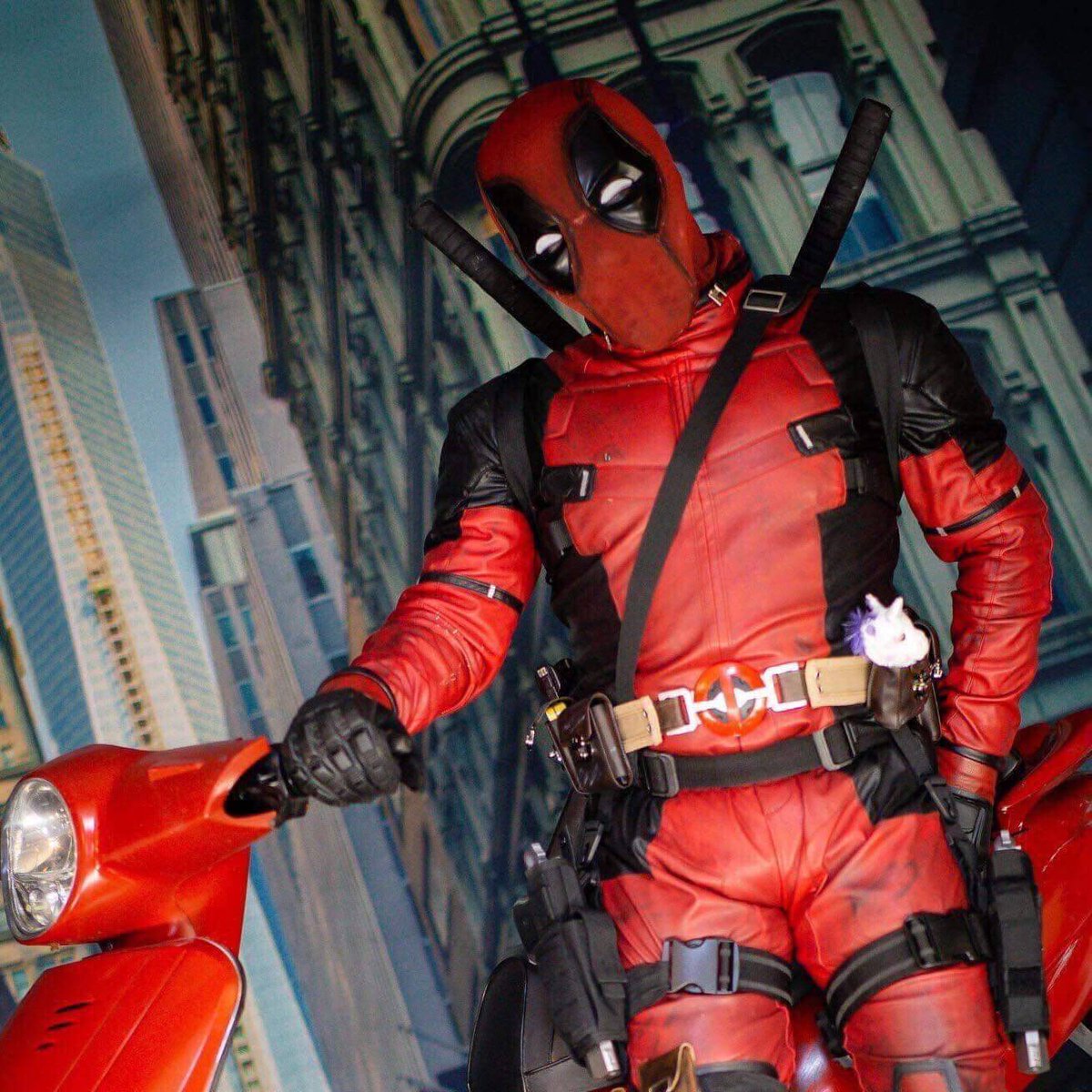 coastalcomiccon's tweet photo. Join the merc with a mouth, giving it maximum effort, Canada's finest export since Labatts, the one and only Deadpool will be hosting our fun evening cosplay competition!
#dwadpool #themercwithamouth #maximumeffort #cococon #comiccon #cosplay #party https://t.co/osDETJSXfc