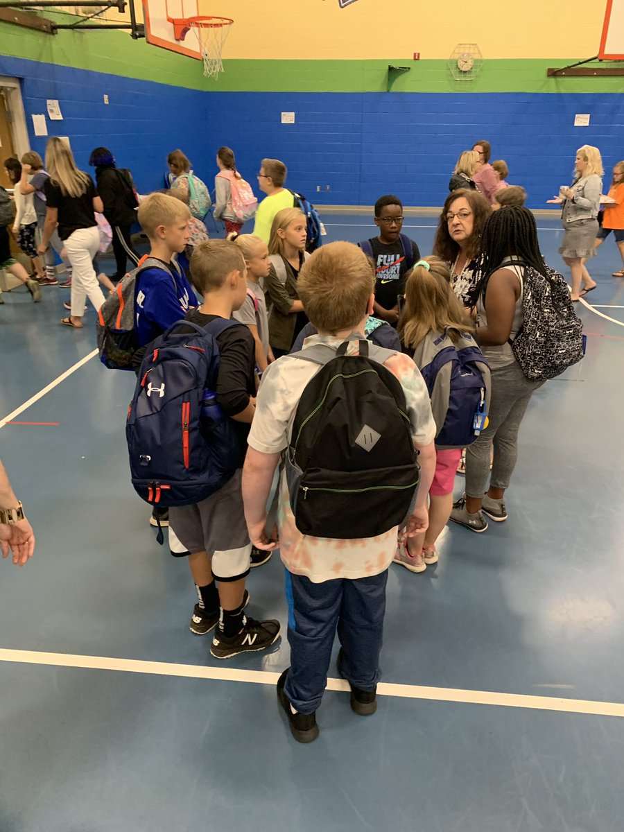 MsTodd206's tweet photo. Mrs. Sekora met with our brand new Staffulty committee this morning! We can’t wait to see what these students do to uplift the Staffulty at LES! https://t.co/WgucxDk5SH