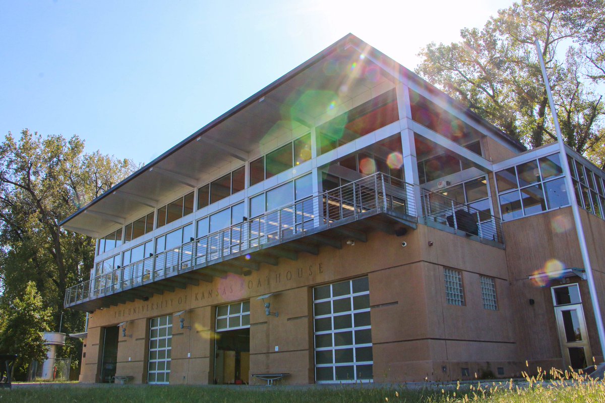 KU_Rowing's tweet photo. 🚣‍♀️𝓗𝓞𝓜𝓔🏠

#RockChalk https://t.co/UvhNJ6jCEA