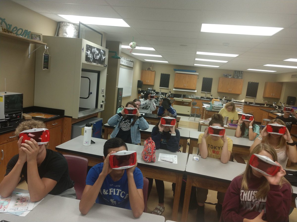 MrsBorrowman's tweet photo. Virtual Reality Photosynthesis yesterday, Breakout Box over Cellular Respiration today #313teach #bexceptional https://t.co/Gjw0ZYpheq