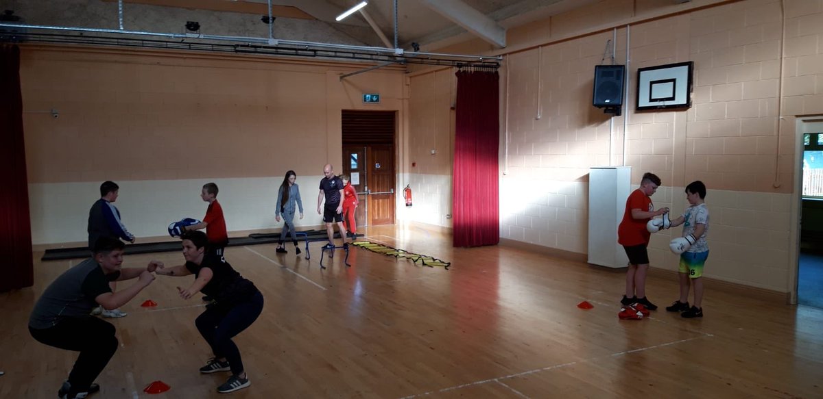 barrydemps's tweet photo. Tonight we KICKED it- HARD. Hands are hurting from some young guns taking some school frustration out on the pads ✊Some great side kicks 🦵 more emphasis on Communication and Listening. 2 girls showed up which was great- they can really punch! On to the next one. #kickireland https://t.co/DY3llWykRd