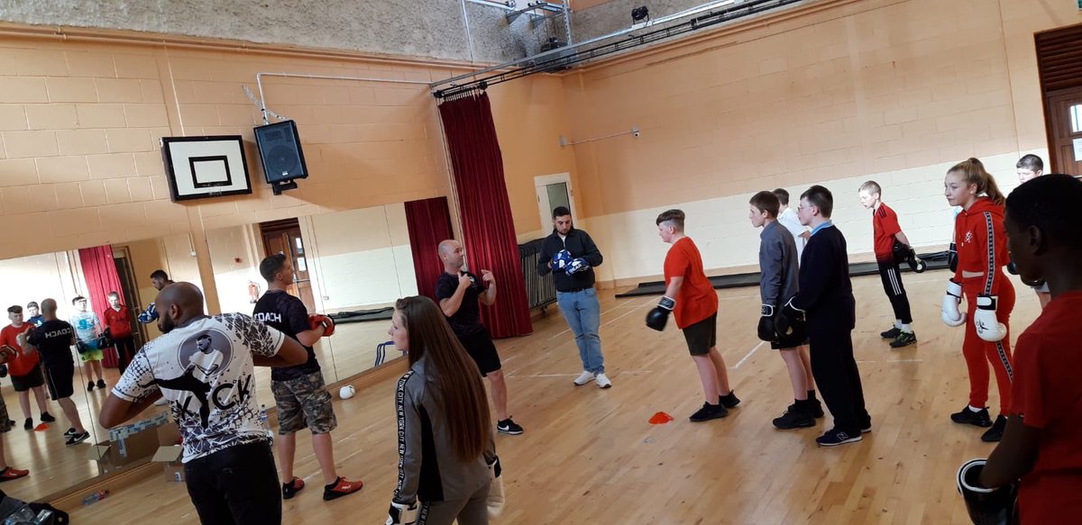 barrydemps's tweet photo. Tonight we KICKED it- HARD. Hands are hurting from some young guns taking some school frustration out on the pads ✊Some great side kicks 🦵 more emphasis on Communication and Listening. 2 girls showed up which was great- they can really punch! On to the next one. #kickireland https://t.co/DY3llWykRd