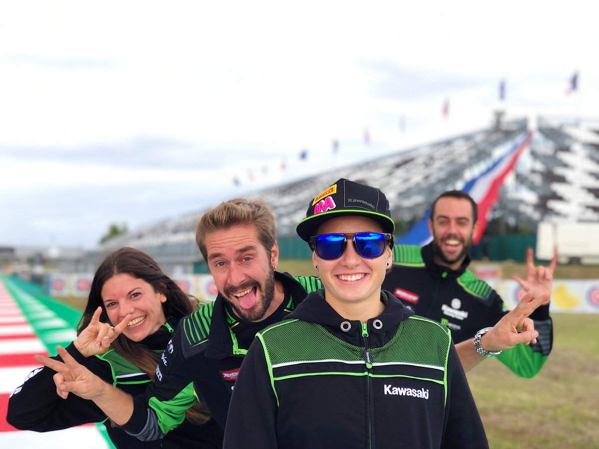 No sabéis la ilusión que me hace volver a este circuito, donde hace casi un año me convertí en Campeona del Mundo.😄❤️

You can't imagine the illusion that makes me back to this circuit, where almost a year ago I became World Champion.😄❤️