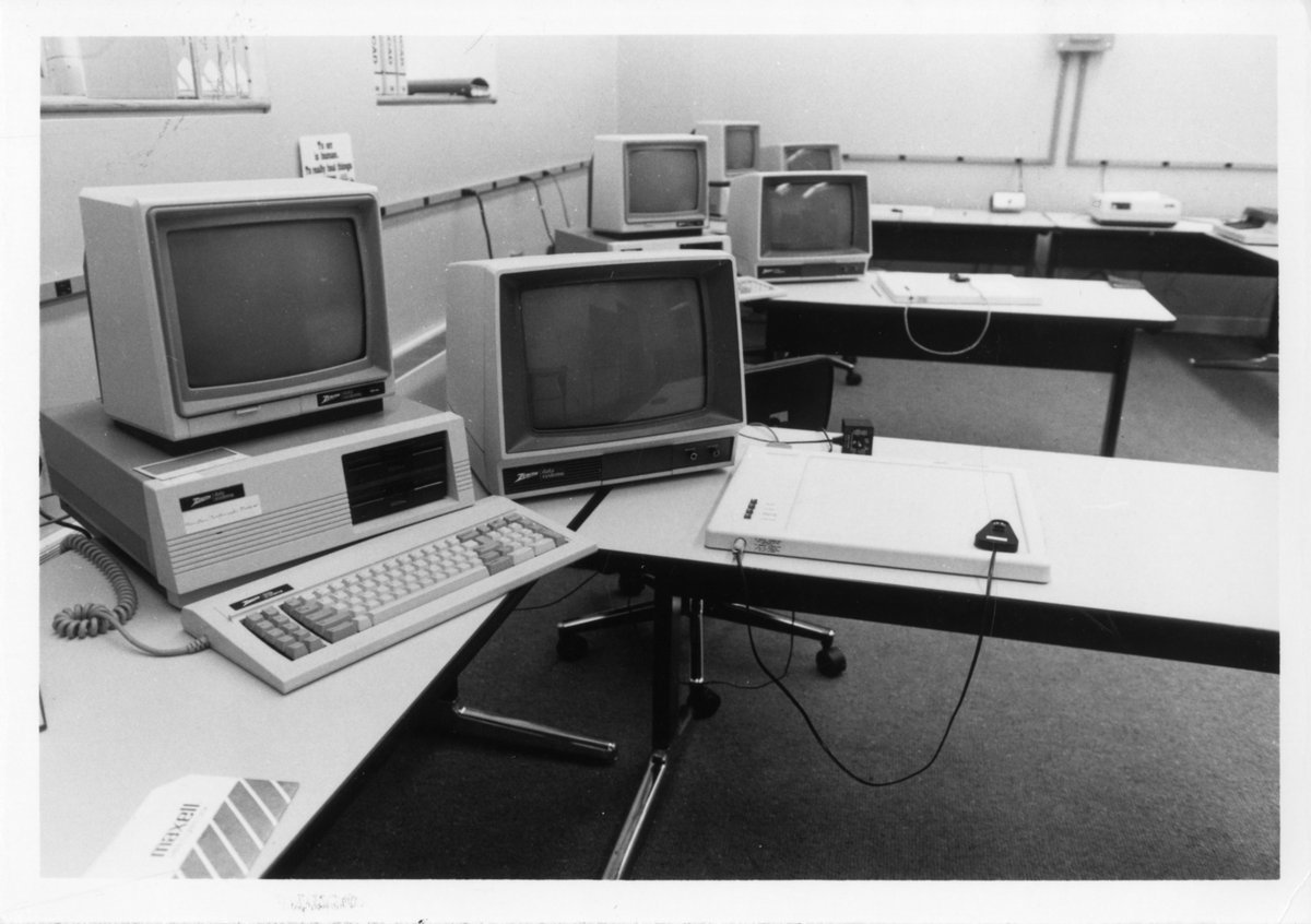 ArcD_KU's tweet photo. Computing power, 1986 @UnivOfKansas @KUTechnology #kuarchitecture #kudesign #Tbt #TBThursday https://t.co/qSfTpzvVZB
