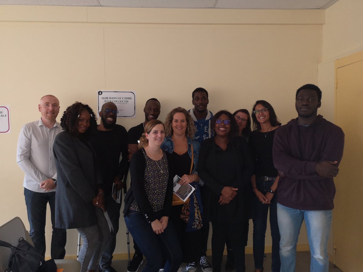 📌L'#e2c vous connaissez ?
➡️Ecole pour 18-25ans qui vous 🏃vers l'#emploi 🔑
Aujourd'hui #AvecPoleEmploi et <a href="/e2corleans/">E2c Orléans</a> portes ouvertes aux conseillers @poleemploi_RCVL 
✔️ Scénettes
✔️ Escape game
✔️ Scéance sportive
▶️ Mieux comprendre pour mieux conseiller 🤔
👏👏 Merci 👏👏