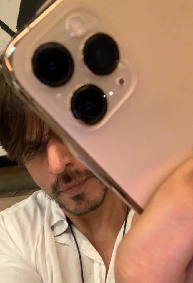 ARYANKHANFC's tweet photo. Right now shot on iPhone X...can’t wait to shoot on iPhone 11 Pro Max...spoilt for choice...wow 3 camera set up. What next!? Thanx Apple for this powerful device! #shotoniPhoneProMax ⁦@iamsrk⁩ ⁦@RedChilliesEnt⁩ ⁦@SRKCHENNAIFC⁩ ⁦⁦⁦@Apple⁩ https://t.co/iz39NA52Sn