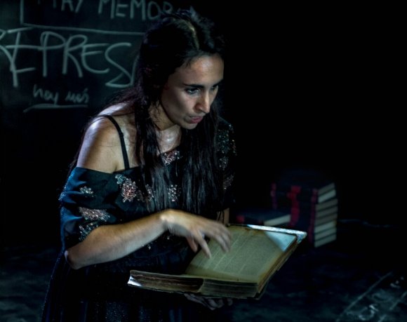 jalfo09's tweet photo. Hoy en @elicebergteatro una hora con @Angie_Onia y #PabloBonilla. La creadora y protagonista y el compositor de #SerHumana, la bomba teatral sobre la vida de #SabinaSpielrein que se repone en octubre en @tractatusteatro. Corran a verla. 17h https://t.co/t9guyNKsa7 @ClasicaUy https://t.co/phlFVeSF8E