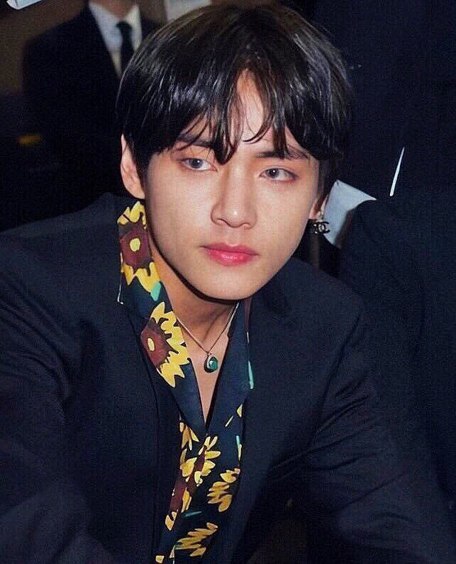 sceneryfortae's tweet photo. Taehyung dominated searches on Tiktok in different languages:

#V— 1.7B
#Taehyung — 623.2M
Kim Taehyung — 287.1M
テテ ('Tete' JPN nickname) — 279.9M
#김태형 — 110.8M
#뷔 — 85.8M
金泰亨 (Chinese) — 18.7M
#BTSV — 58.3M
BTS_V — 3.2M

This prove once again is huge popularity
@BTS_twt https://t.co/lDUsmoY3Ax