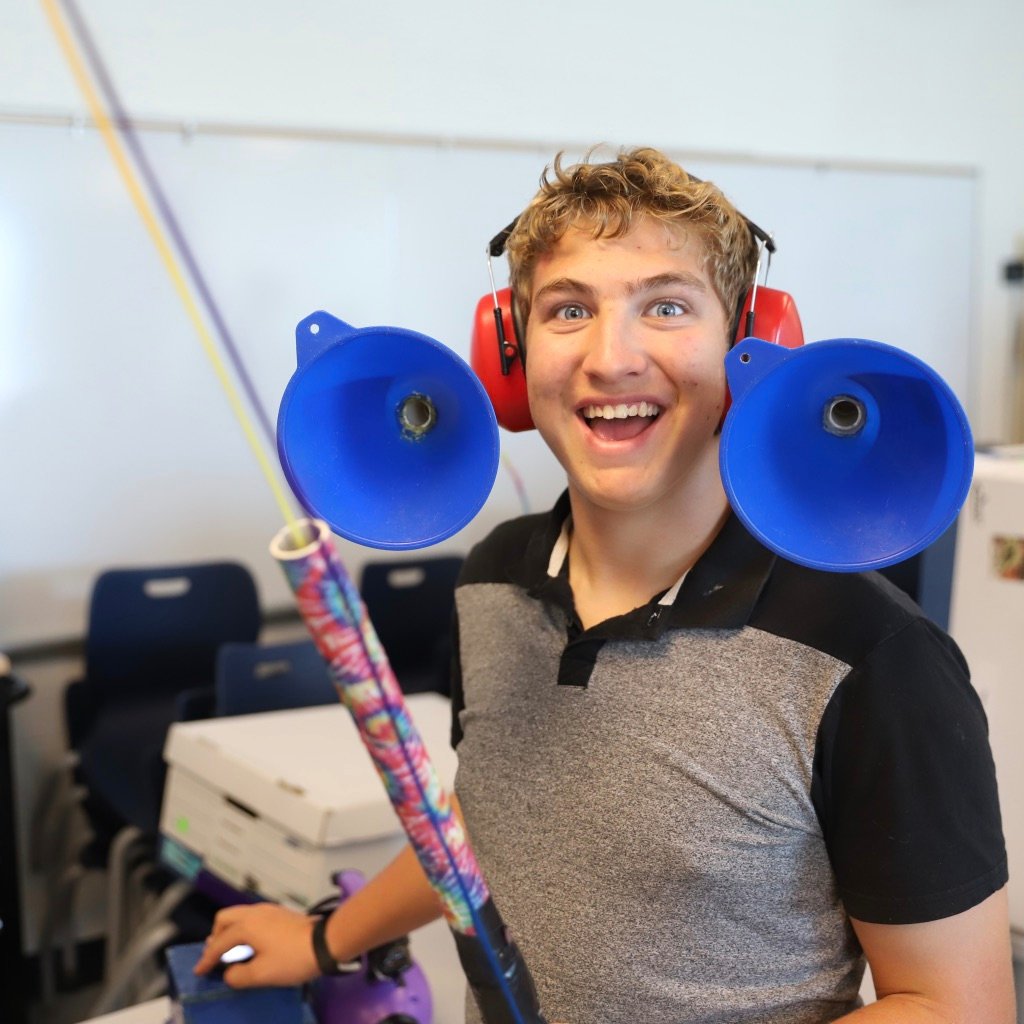 CSULSOP's tweet photo. Discovering our inner scientists at Poudre High School. @impalatweets #DiscoverYourInnerScientist @PoudreSchools @CenturyLinkCO @BroncTackleSTEM #TackleSTEM https://t.co/ZEASsDfpmA