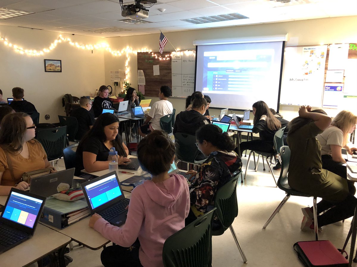 msccampton's tweet photo. Was so excited to be back at my Salem home! Even better, in MY (used to be) room!!! Loved seeing my excited kiddos and my coworkers. Today, we did some review for a quiz using Kahoot, Quizlet Live, and Gimkit. @salemseahawks1 #oneccps https://t.co/1Pz6GNIqQj