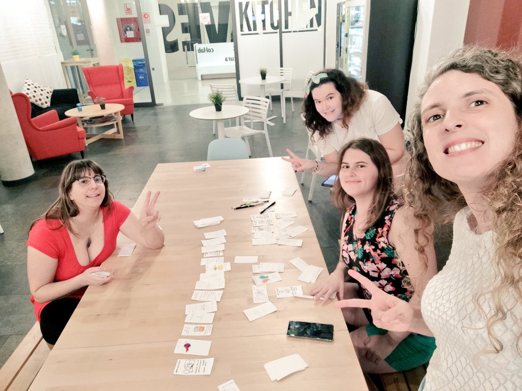 FemDevs's tweet photo. Las chicas de Valencia han tenido meetup esta tarde y han jugado a 1000 Cartas en Blanco: ¡un juego de game design en el que las cartas las creas tú! Os dejamos algunas fotos (aunque por despiste las hayan hecho tarde y ya quedaran pocas jugadoras). #FemDevsMeetups https://t.co/aAWu9ywBm6