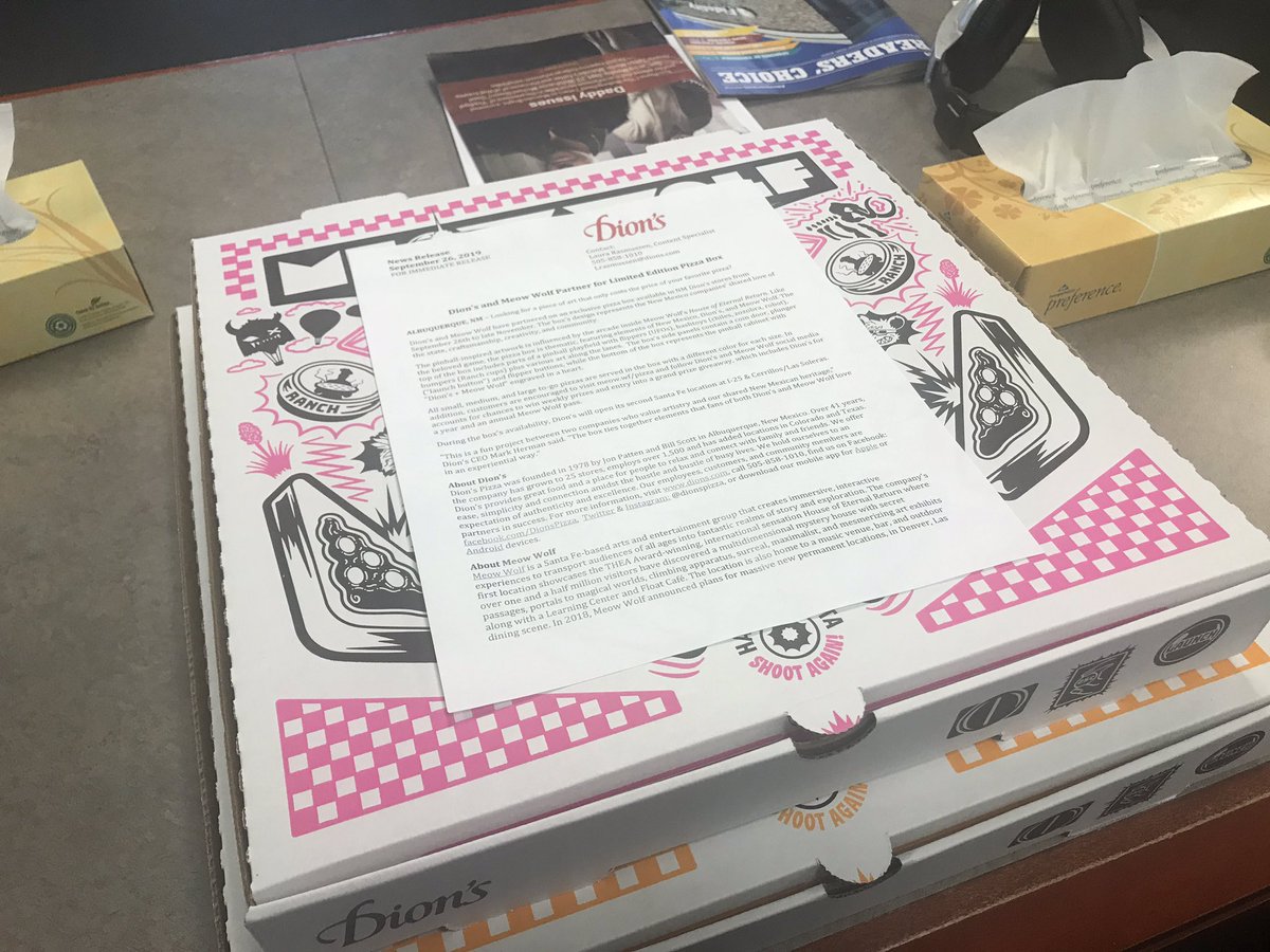 PHayesReports's tweet photo. Hey @DionsPizza,
Are these your new unlimited refill pizza boxes?? Because I was really sad when I found out they were empty. https://t.co/xyARj2yMAP