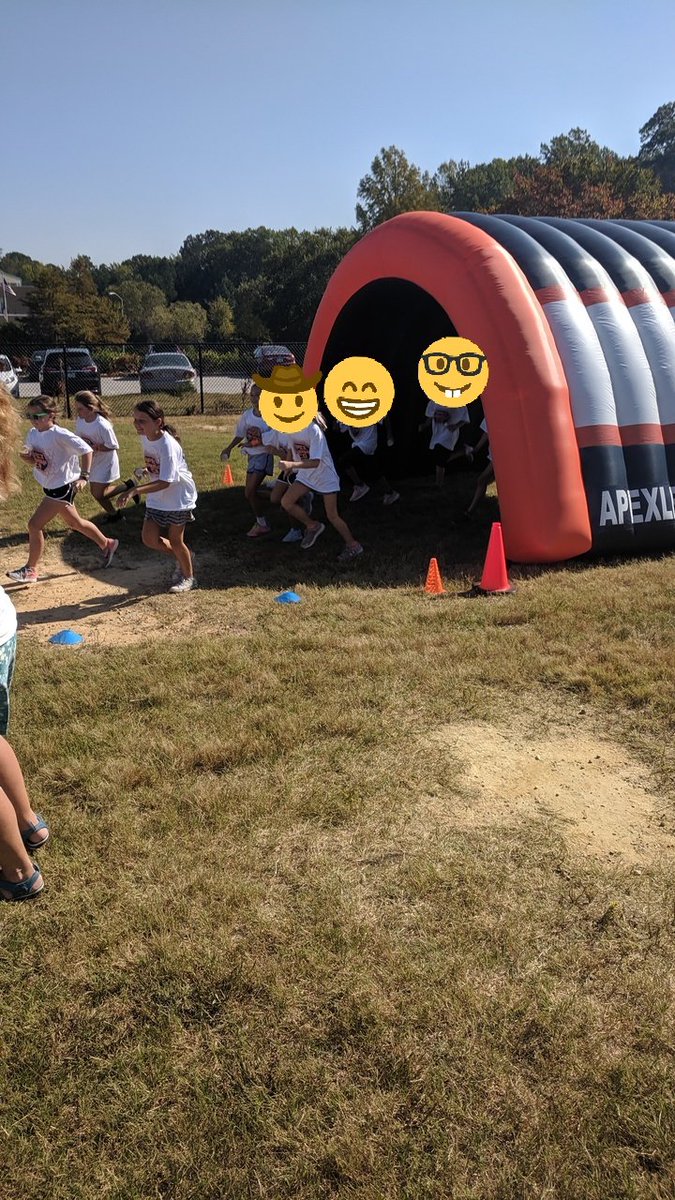 msleatherssays's tweet photo. We had so much fun at the FUN RUN today! Way to go @SalemElementary! @3rdSalem #wiredforFUN #FunRun https://t.co/f3aZ6y6WM7