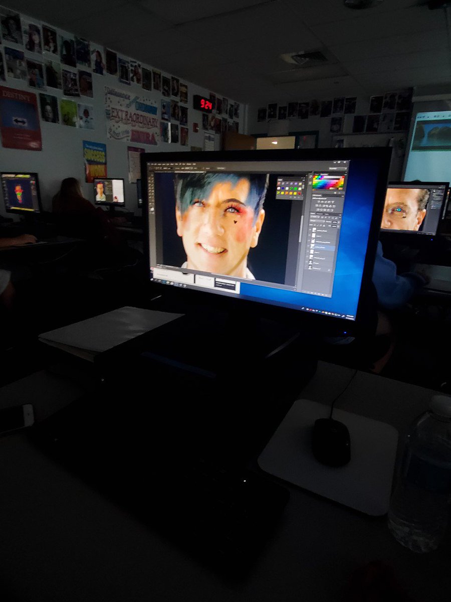 USD265_EHS's tweet image. You can do alot of different things with just one photograph. 
 Here, EHS Graphic Design Fundamentals class is using PhotoShop to alter an image. #technologyisamazing #tigernationproud