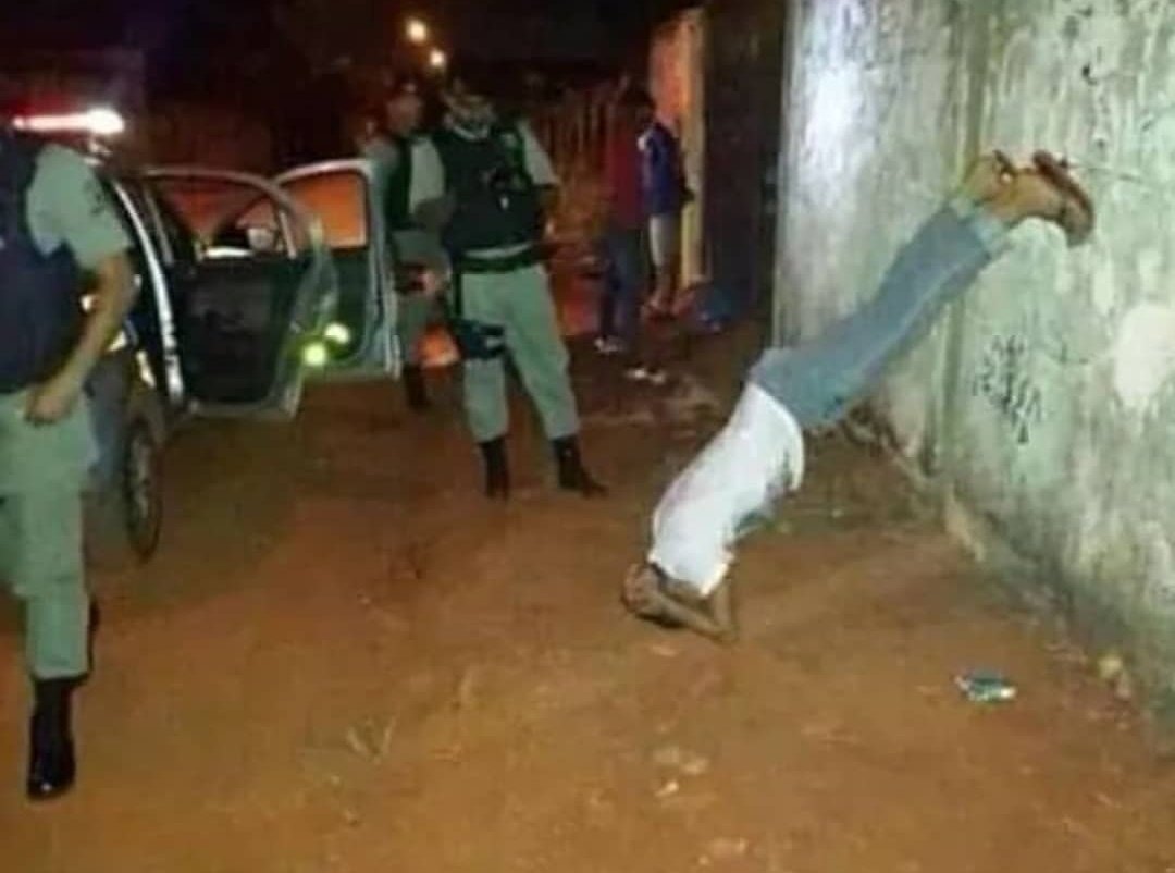 - ¿Has consumido algún tipo de drogas?
- No señor