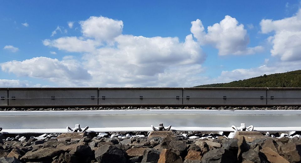 AlpineRockfall's tweet photo. #Extremwetter wird zur Normalität. Die Deutsche Bahn wappnet sich für den #Klimawandel @DB_Presse 
https://t.co/ry92OAhyxA https://t.co/tBMrIyO2TZ