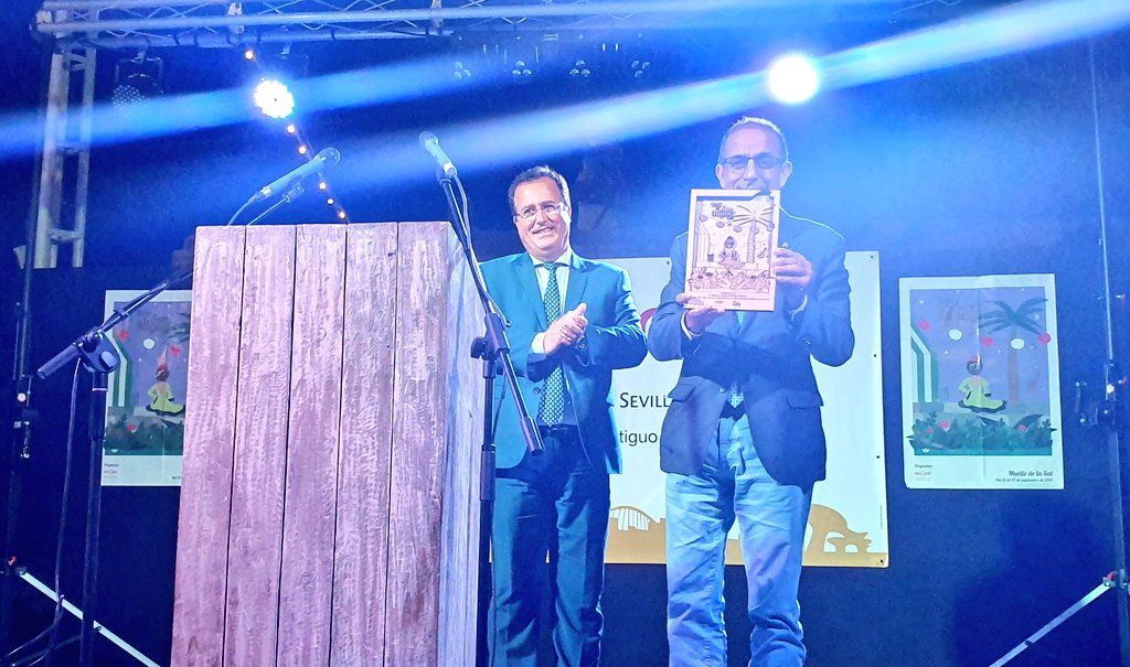 Nos acercamos a la <a href="/VelaSanMiguel_/">Velá de San Miguel</a> para la recogida del 'Miguel del año' por parte del rector US... y para disfrutarla, claro 😉