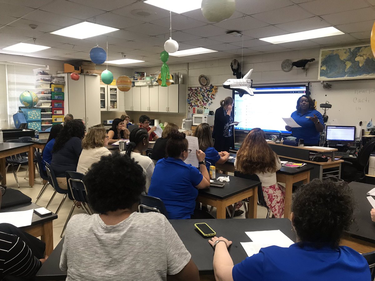 OakcliffEagle1's tweet photo. Differentiated Professional Learning led by our teacher leaders and administrators is always a great opportunity for our faculty to pick and choose their learning interests! #destinycatalog #ixl #effectivelessonplanning #map #selstrategies @DeKalbSchools @RegionISupDCSD https://t.co/hMgfCPGbJH
