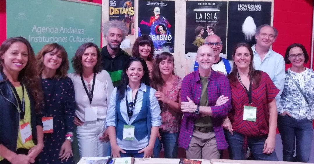 CulturaCuenta's tweet photo. ¡Y seguimos en la @FeriaHuesca!

Con @CICUS_ , @TNTAtalaya @ELESPEJONEGRO #VoleTemps, #vanesaaibar, María Molina y las distribuidoras Nines Carracal y  Saray Angulo. https://t.co/SYaeVcHqc5