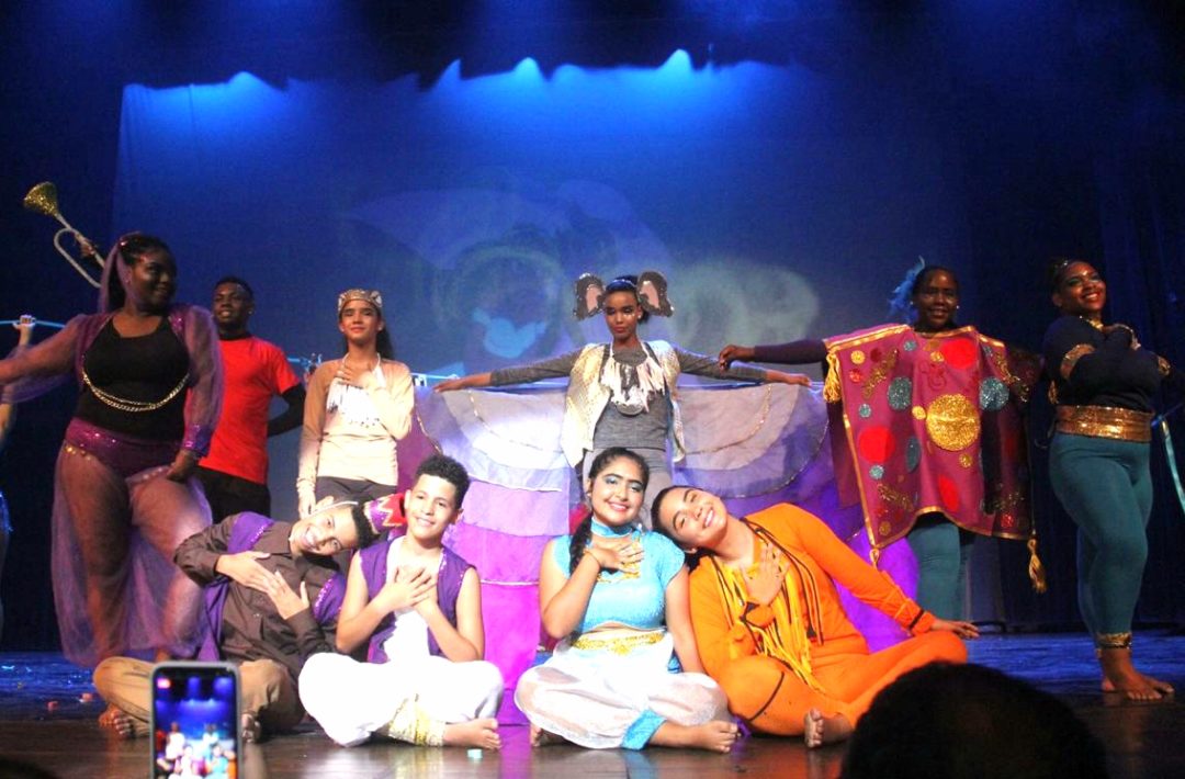 Diadomingo awor celebrando su prome lustro den Cas di Cultura FESTIVAL VOZ DI KINIKI 2019

Diadomingo awor 29 di September pa 4or di atardi lo tin e grandioso festival cu musica nobo original na Papiamento den e genero di Merengue cu ta Festival Vo zoomaruba.com/diadomingo-awo…