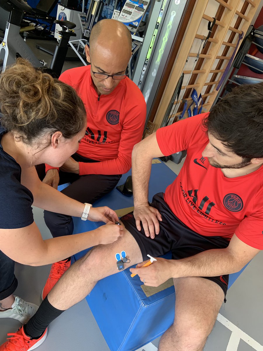 PSG_Performance's tweet image. Staff development part 2 with two top guests today! 👭🙏👍
🎾 @Mathil_Poignard from @INSEP_PARIS  and @FFTennis on recovery strategies 🛁❄️
🏋🏼‍♂️ Force/velocity profiling and EMG demo with @CaroCgx from @INSEP_PARIS