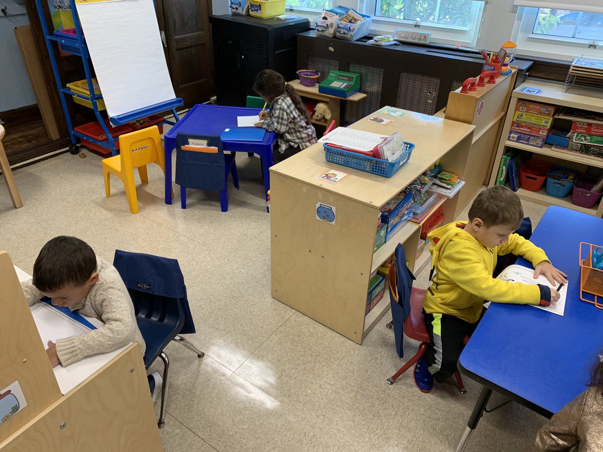 Today we practiced choosing a quiet writing spot in our room to keep us focused during writer’s workshop! #weewrite @AnnaRudowsky @WeehawkenTSD @teachnbeach1 @SarahFiedeldey