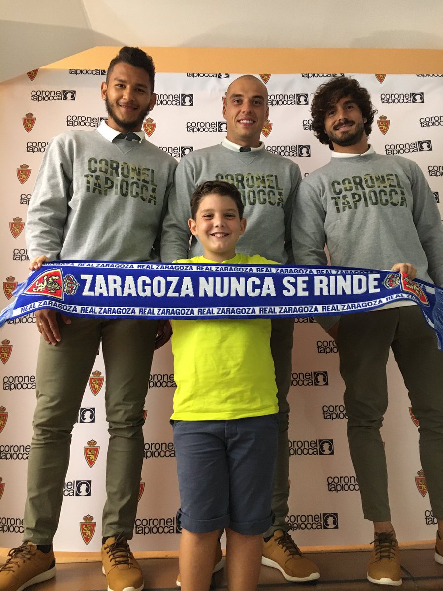 Amarillomacrame's tweet photo. Hoy se ha presentado la ropa de paseo del @RealZaragoza de la mano de #CoronelTapiocca. Me pido la sudadera!!☝🏻(y a Javi Ros 🙊) https://t.co/PK1nNQs0Jf