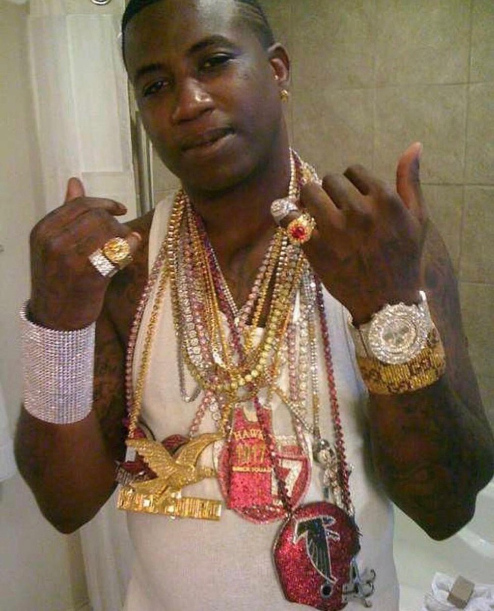 SirGucciGucci's tweet photo. #ThrowbackThursdays My glogame always been on 10 but had to get sexy on em... #SexiestTrapperAlive https://t.co/J68slvsTPI