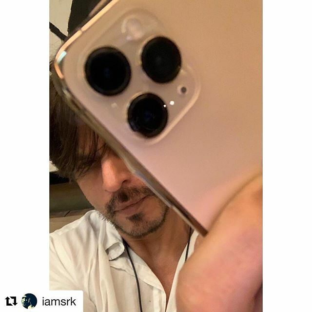 SRKAustria's tweet photo. #Repost @iamsrk
・・・
Right now shot on iPhone X...can’t wait to shoot on iPhone 11 Pro Max...spoilt for choice...wow 3 camera set up. What next!? Thanx @apple for this powerful device! #shotoniPhoneProMax https://t.co/9ZWJHd2GH3 https://t.co/JKgst7OvSe