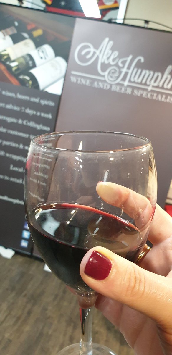 Fantastic wine tasting courtesy of <a href="/AkeandHumphris/">Ake & Humphris</a> tonight <a href="/LiveHarrogate/">HarrogateLive</a> free networking &amp; what a brilliant place @Harrogate_Rugby is #greathosts #greatvenue #cheerseveryone