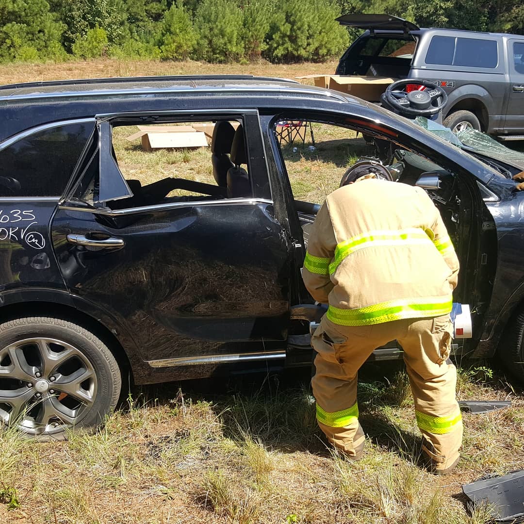 MtnBrookFD's tweet image. Great day of Extrication and Stabilization training.  Big thanks to @Kia, @MESFire, and the West Point Fire Department.  #Training #hursttools