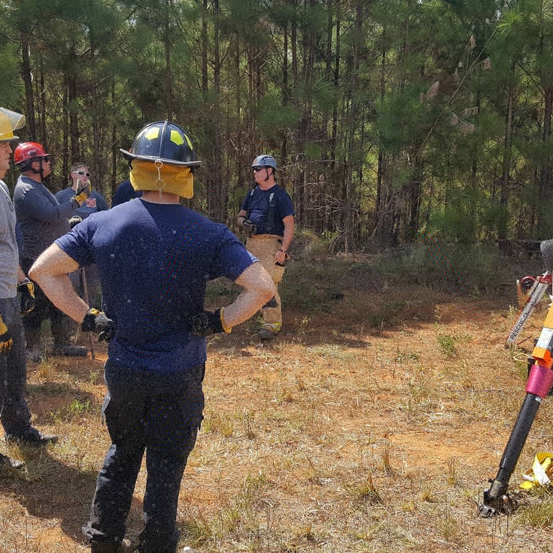 MtnBrookFD's tweet image. Great day of Extrication and Stabilization training.  Big thanks to @Kia, @MESFire, and the West Point Fire Department.  #Training #hursttools