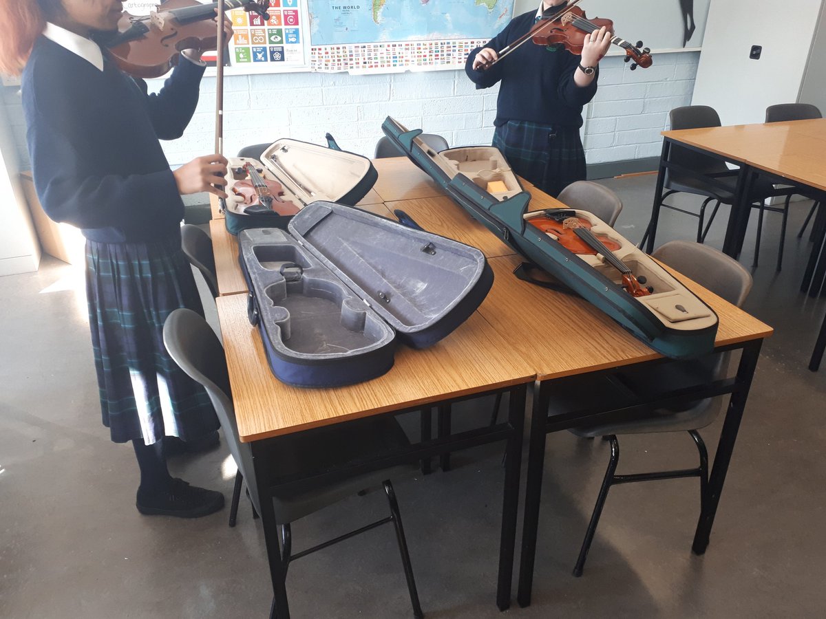 Instrumental tuition kicking off at @MusicDeptCB today Guitar, Ukulele, Keyboard and Violin. Welcome back to our @MusicGenSD tutors 
🎻🎹🎸🎧🎵🎼
#learnaninstrument 
#MusicIsLife 
#MusicEducation 
#musicensemble @Colaistebride