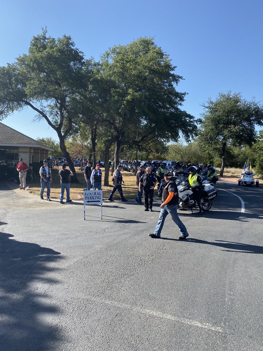 RobdoesLoans's tweet image. Mark Walkerserved in the US Navy is being laid to rest today, he had no Family but our Texas Family stepped up 300 strong. I am so proud of my Texas Family.
May God Bless you and May Mark forever rest in peace