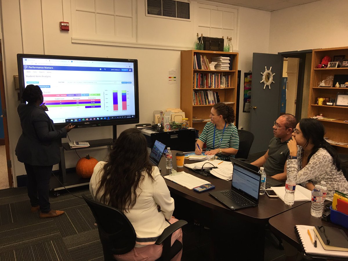 but1st_Literacy's tweet image. LB PLC “Working Lab” happening at Peeler! Good Stuff!#commitmenttotheprocess #teachersownit @DrElenaSHill @JanieCarballo @MiaMartinD