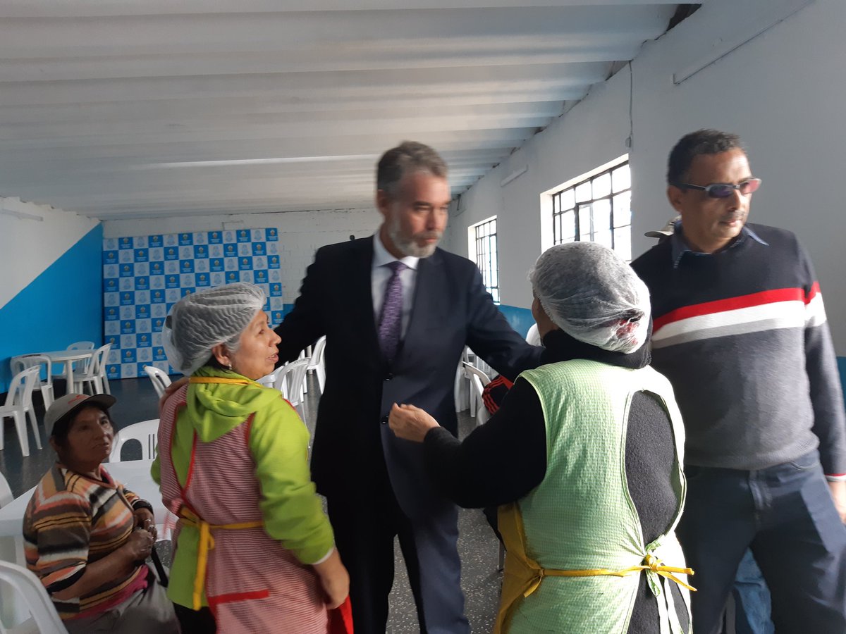 VictorAlbrecht_'s tweet photo. #TeRepresenta 
En ESLIMP#Callao con los funcionarios de la empresa encargada de la limpieza del urbana del primer puerto.
#SemanaDeRepresentación 
#Callao https://t.co/AxftJdcgej