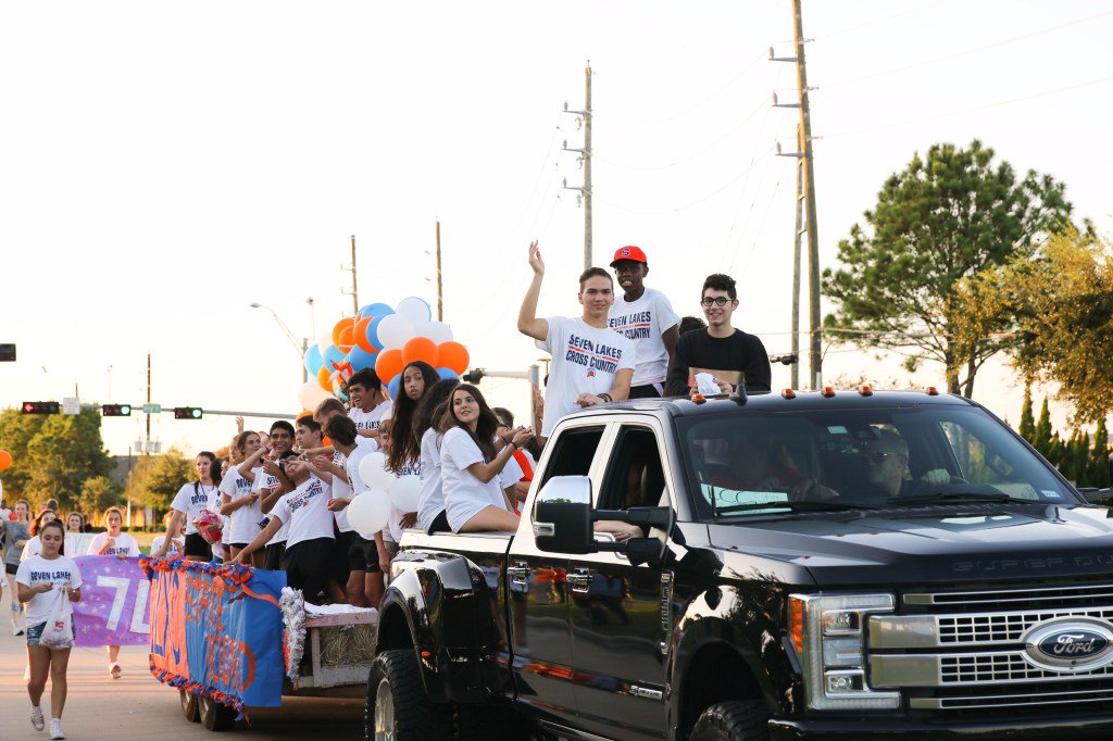 2019 – 2020 HOCO Parade &amp; Pep Rally Gallery slhspress.com/11334/multimed…