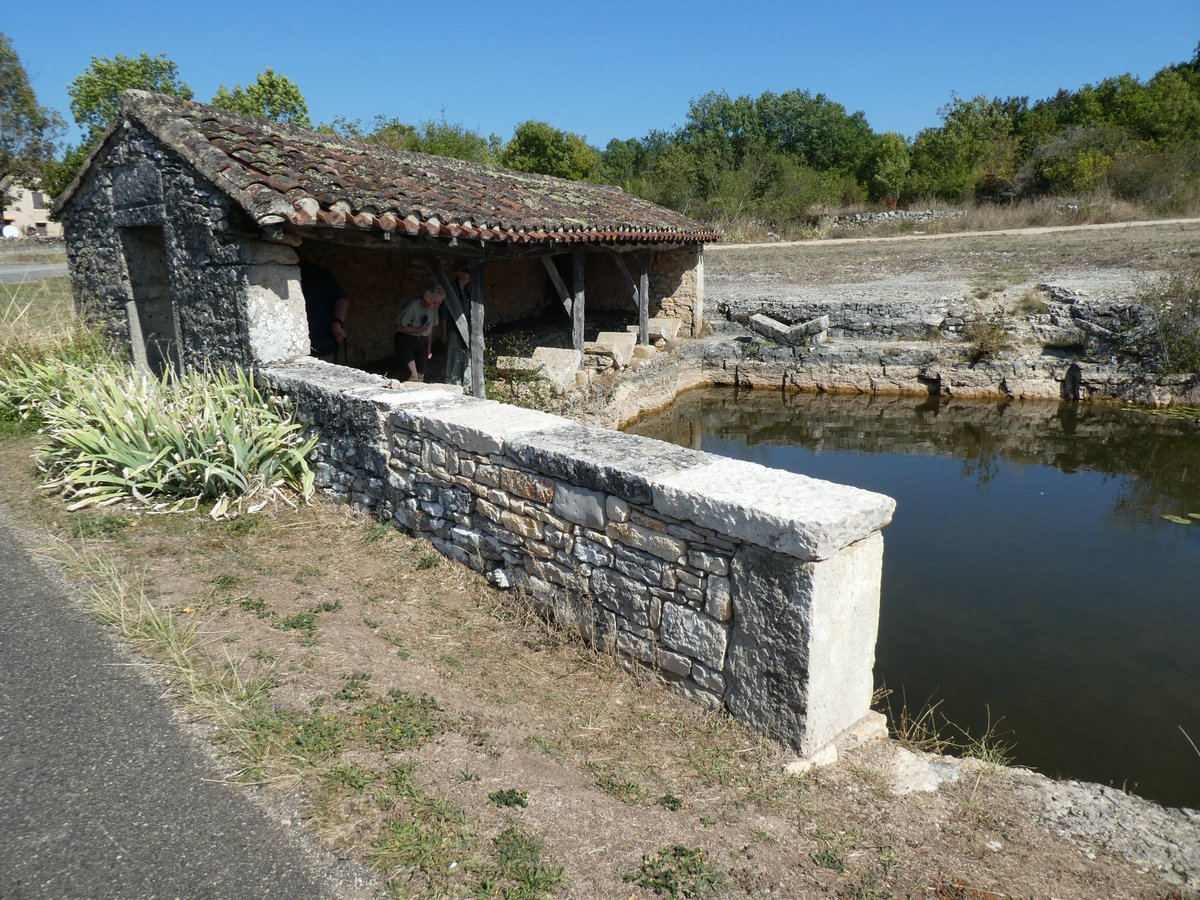 VArchGroup's tweet photo. Several VAG members ventured to France last week for the excellent @FarmBuildings conference in The Lot region. Wonderful range of constructions - farmhouses, bakehouses, barns, pigsties, wells, lavoirs, casselles, walnut processing buildings, water mills and pigeon houses. https://t.co/jE7S6CKWEp