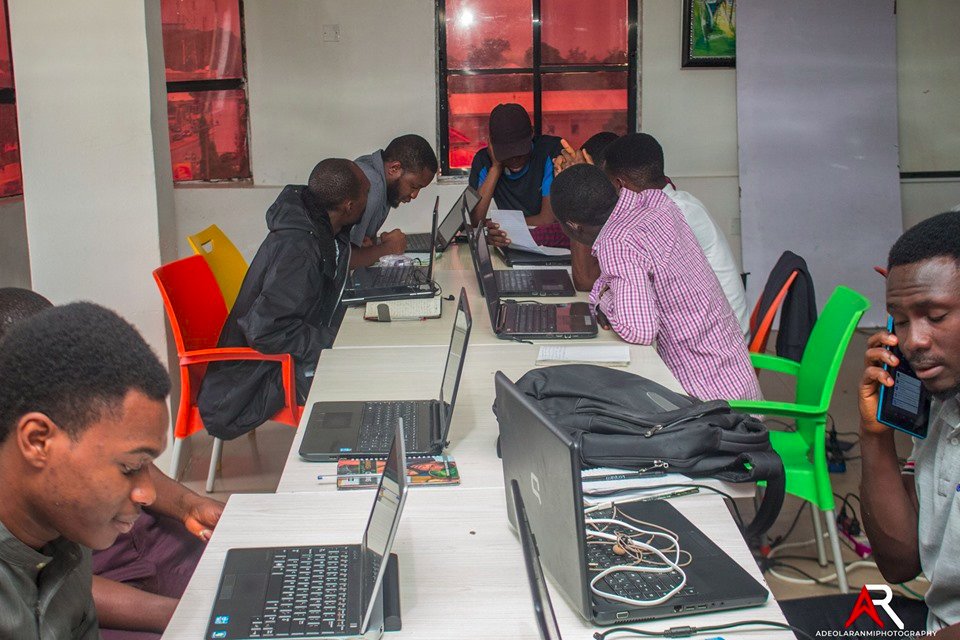 vandex48's tweet image. @Pictda_ng @code_plateau #software_developers