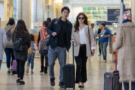 Story Kpop on "'VAGABOND' release a still cut of Lee Seunggi and Bae Suzy visual appearance at Airport for the upcoming broadcast! + Knetz comments https://t.co/VtOseVVMPf https://t.co/Y4zwyc7KFh" / Twitter