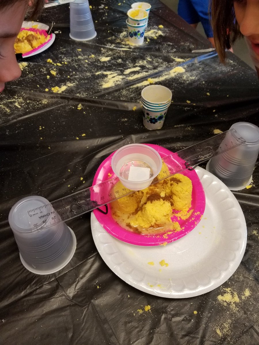 Mrs_EvansELD's tweet photo. More 2nd grade fun in science. How canyons are made? Great fun! @MrsSchoonover and @mrstravis18 https://t.co/kXxR5LPQEL