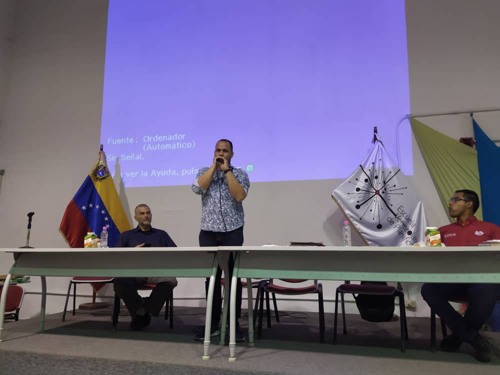 Jóvenes proponen crear Estado Mayor Parlamentario durante Encuentro Nacional de Legisladores. 

#VenezuelaNaciónDePaz