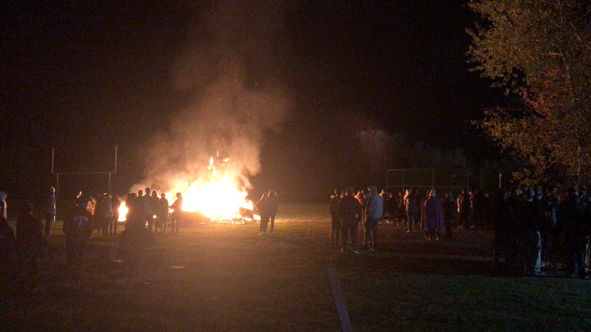 Hawks_SC's tweet image. Homecoming Bonfire!