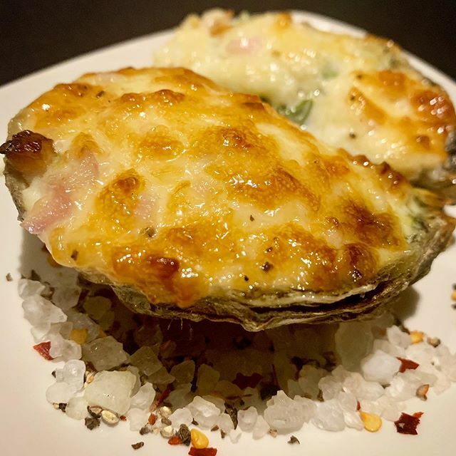 eatsofclt's tweet image. It shucks not all oysters are stuffed with cheese and chorizo

Oysters Rockefeller w/ Chorizo 
Sullivan’s Steakhouse, South End, Charlotte #eatsofclf ift.tt/2m0eFR1