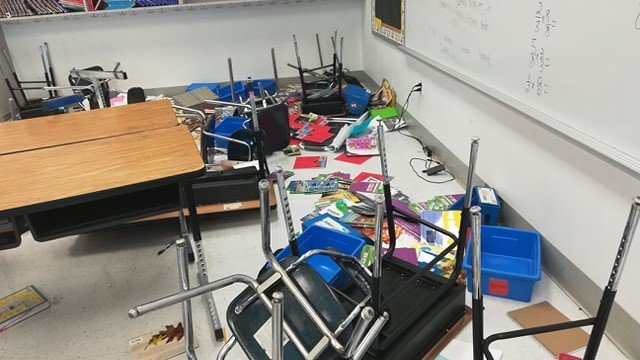 ChrisNagusTV's tweet image. CLASSROOM CHAOS: Teachers are dealing with more disruptive behavior. A suburban teacher gave me permission to share these pics of her trashed elementary classroom. Teachers want more resources. We will continue this conversation tonight on News 4 @ 10. @kmov
