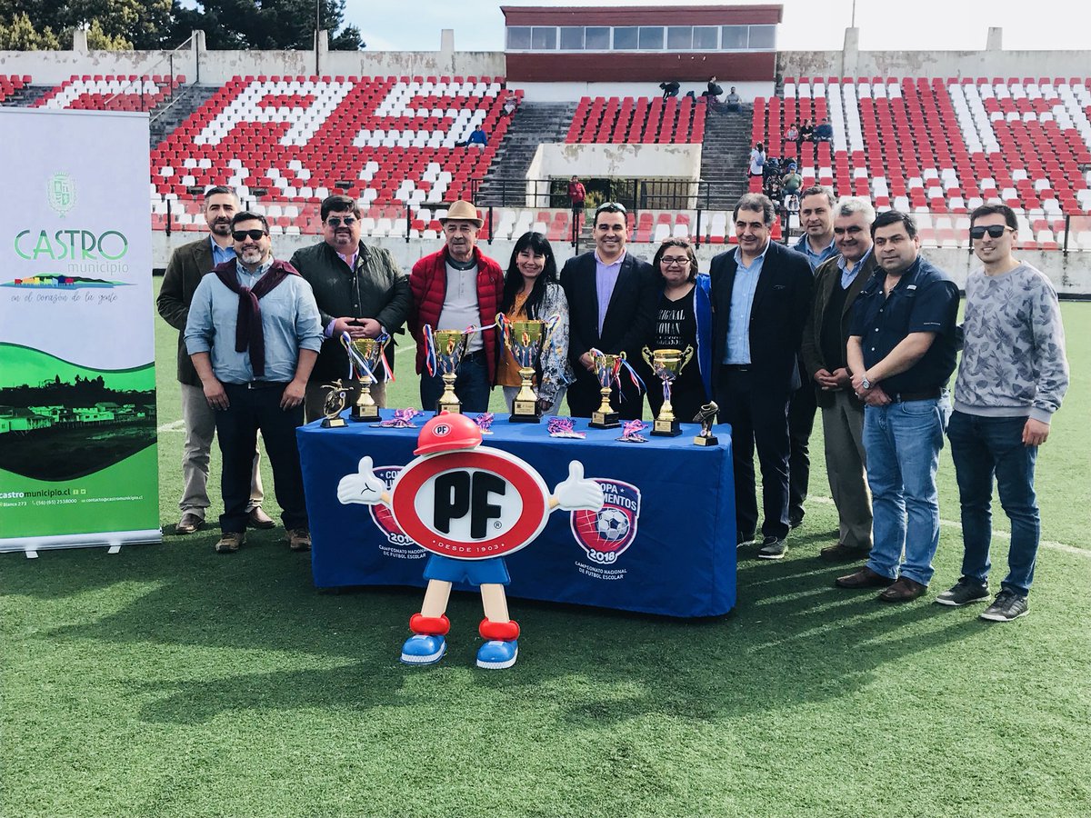 ## Participando en la Inauguración de la nueva Versión de la Copa PF de Fútbol Escolar , 16 Establecimientos Educaciónales de Chiloé ## Organiza Castro Municipio ..👍👍